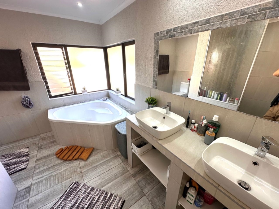 7 Bedroom Property for Sale in West Acres Mpumalanga