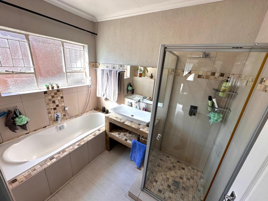 7 Bedroom Property for Sale in West Acres Mpumalanga