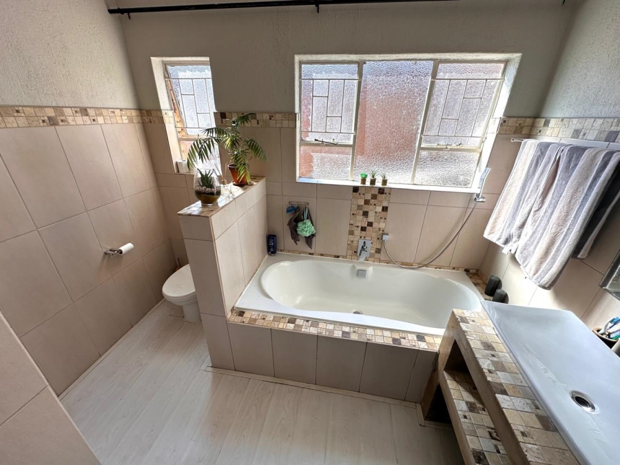 7 Bedroom Property for Sale in West Acres Mpumalanga