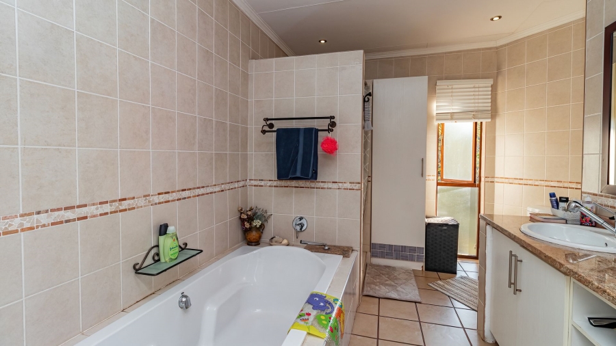 5 Bedroom Property for Sale in Sonheuwel Ext 1 Mpumalanga