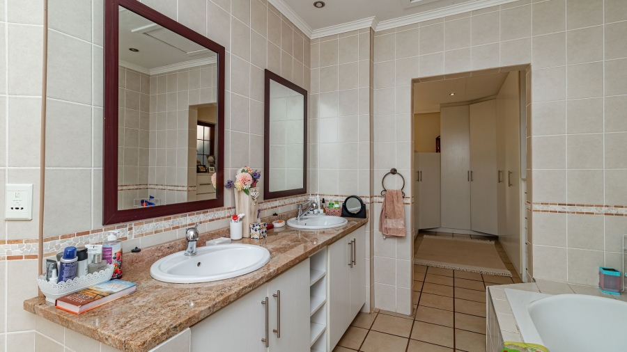 5 Bedroom Property for Sale in Sonheuwel Ext 1 Mpumalanga