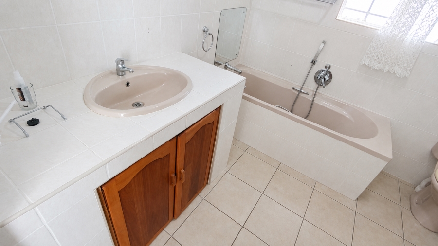 To Let 4 Bedroom Property for Rent in Nelspruit Rural Mpumalanga