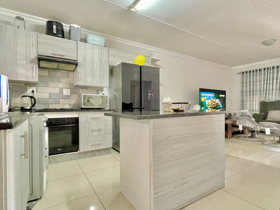 To Let 2 Bedroom Property for Rent in Cosmosrand Mpumalanga