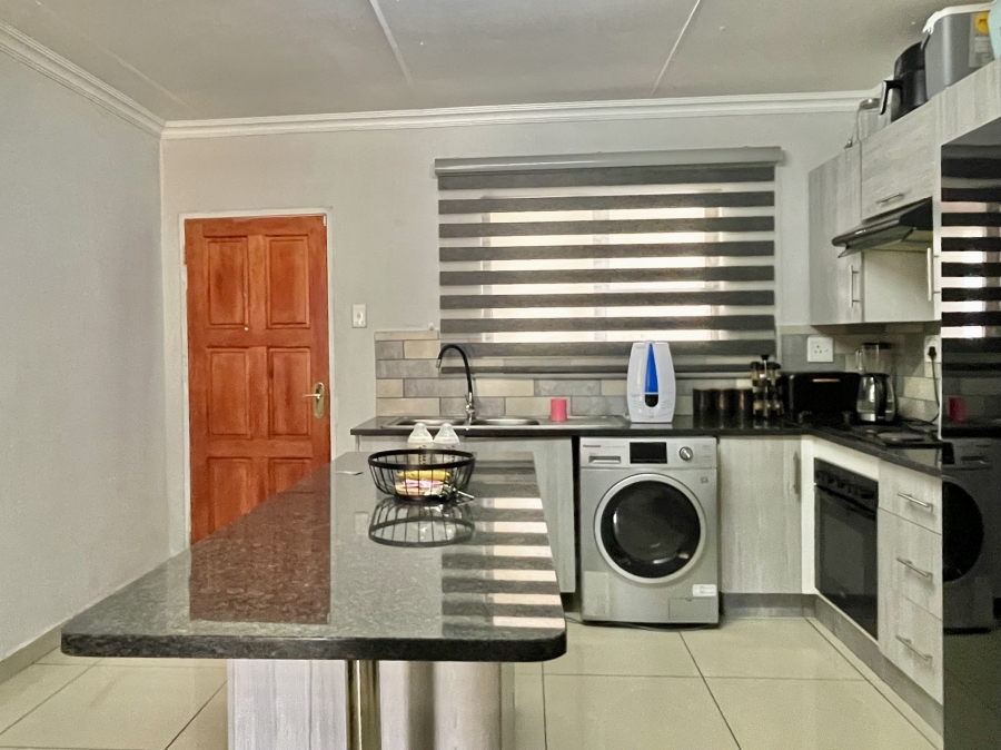 To Let 2 Bedroom Property for Rent in Cosmosrand Mpumalanga