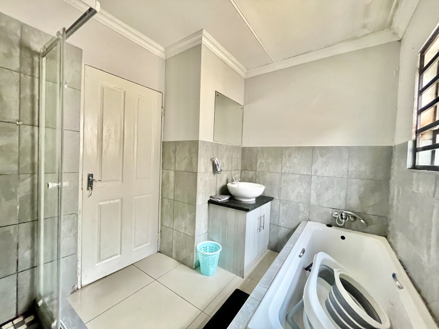 To Let 2 Bedroom Property for Rent in Cosmosrand Mpumalanga