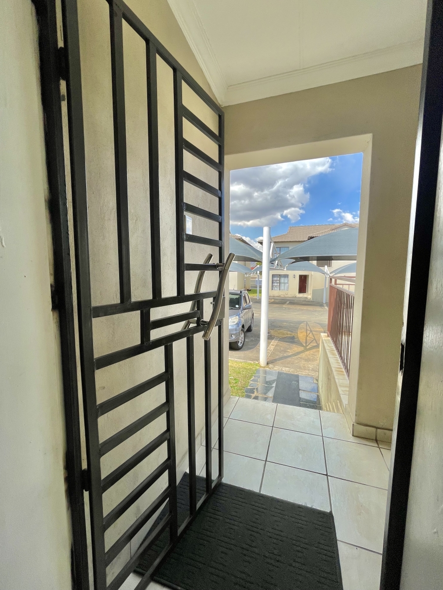 To Let 2 Bedroom Property for Rent in Cosmosrand Mpumalanga