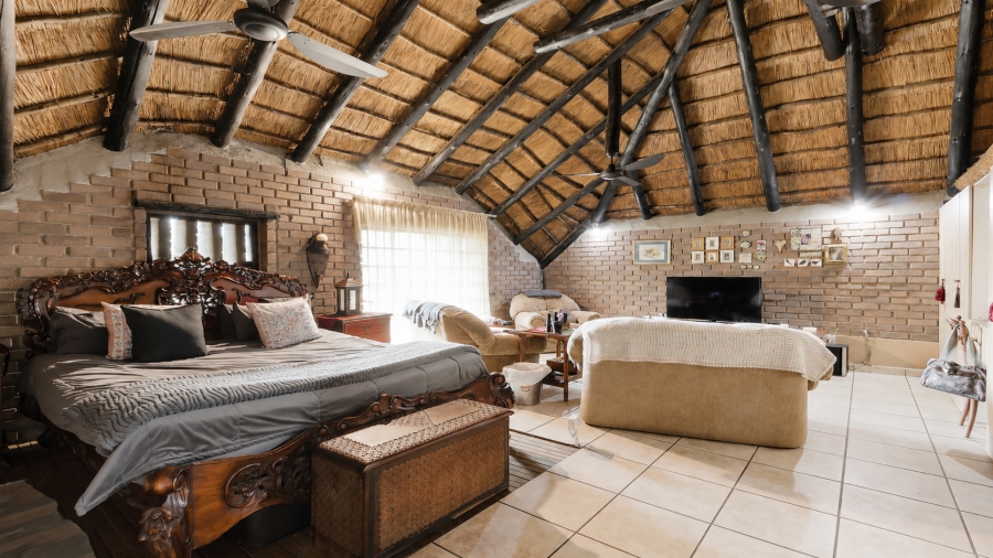 5 Bedroom Property for Sale in Marloth Park Mpumalanga
