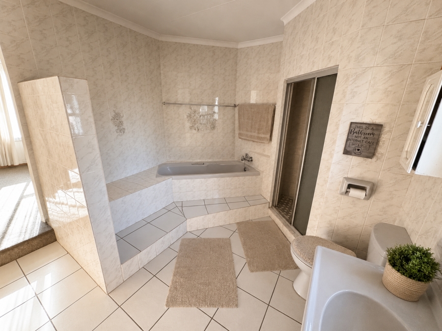 4 Bedroom Property for Sale in Reyno Ridge Mpumalanga