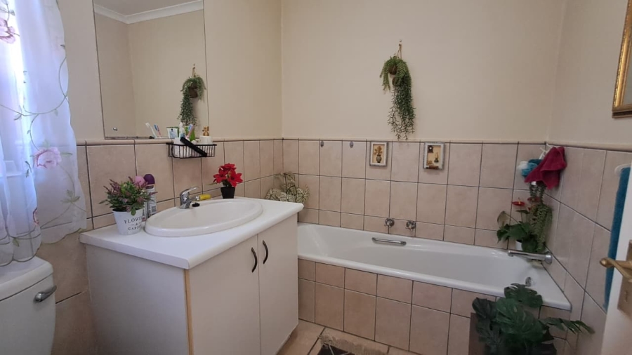 2 Bedroom Property for Sale in West Acres Mpumalanga