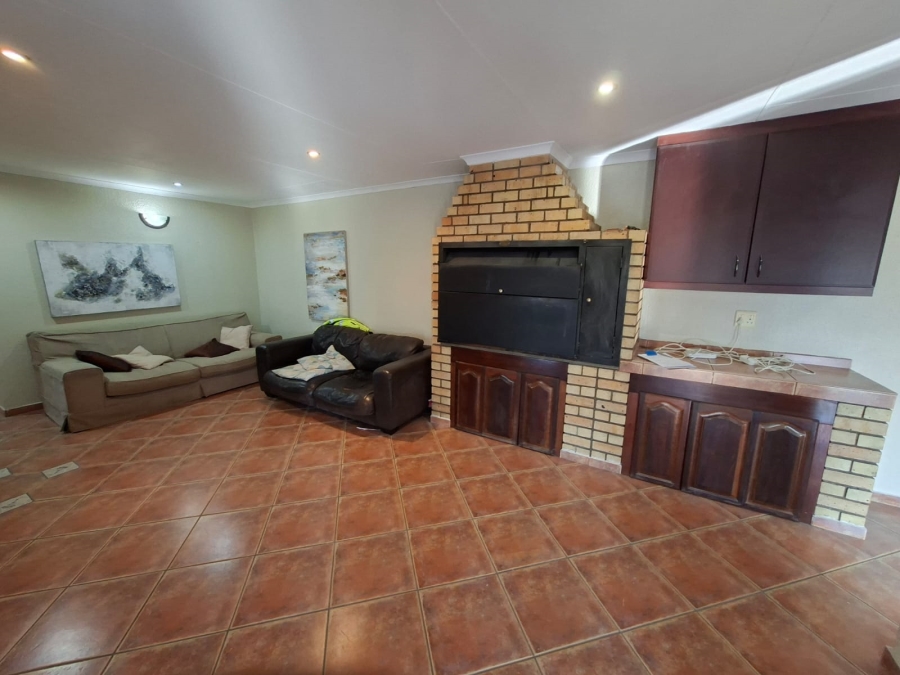 5 Bedroom Property for Sale in Secunda Mpumalanga