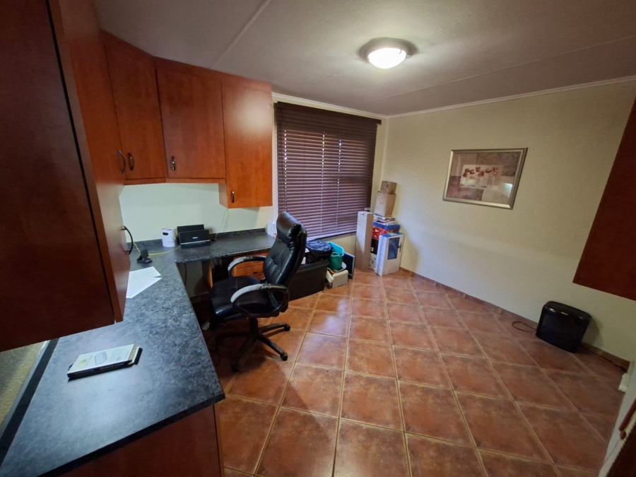 5 Bedroom Property for Sale in Secunda Mpumalanga