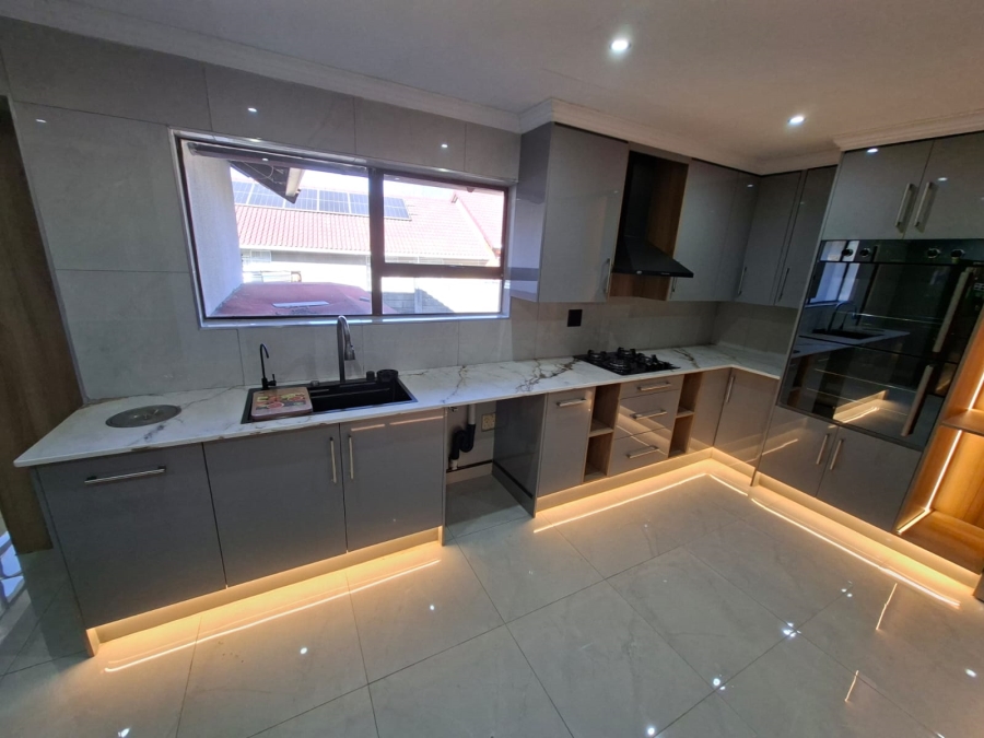 5 Bedroom Property for Sale in Secunda Mpumalanga