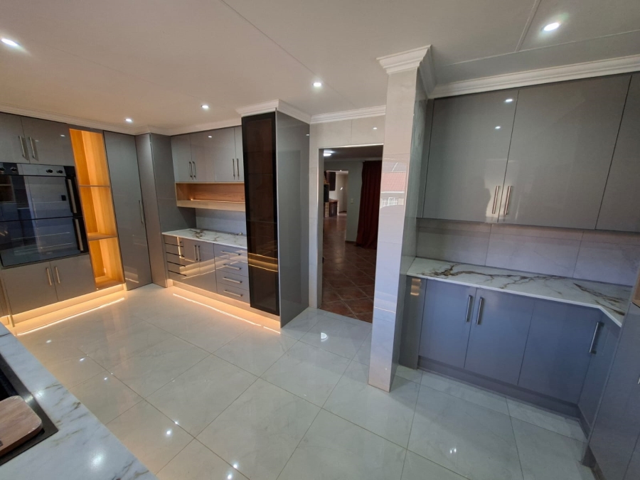 5 Bedroom Property for Sale in Secunda Mpumalanga