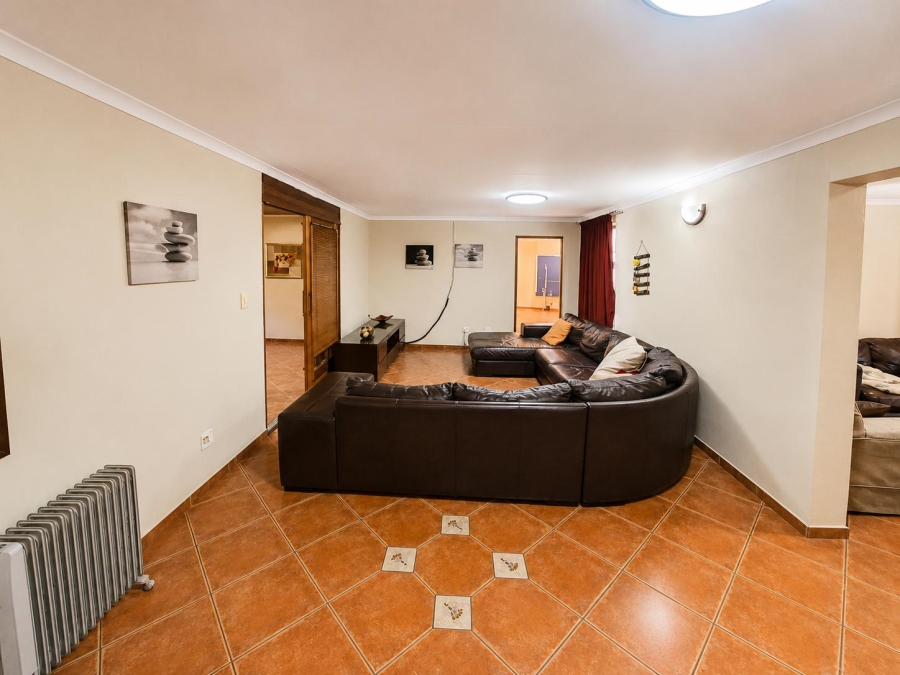 5 Bedroom Property for Sale in Secunda Mpumalanga