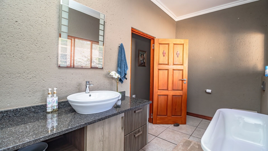 2 Bedroom Property for Sale in Sonheuwel Mpumalanga