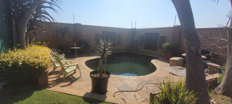 10 Bedroom Property for Sale in Aerorand Mpumalanga