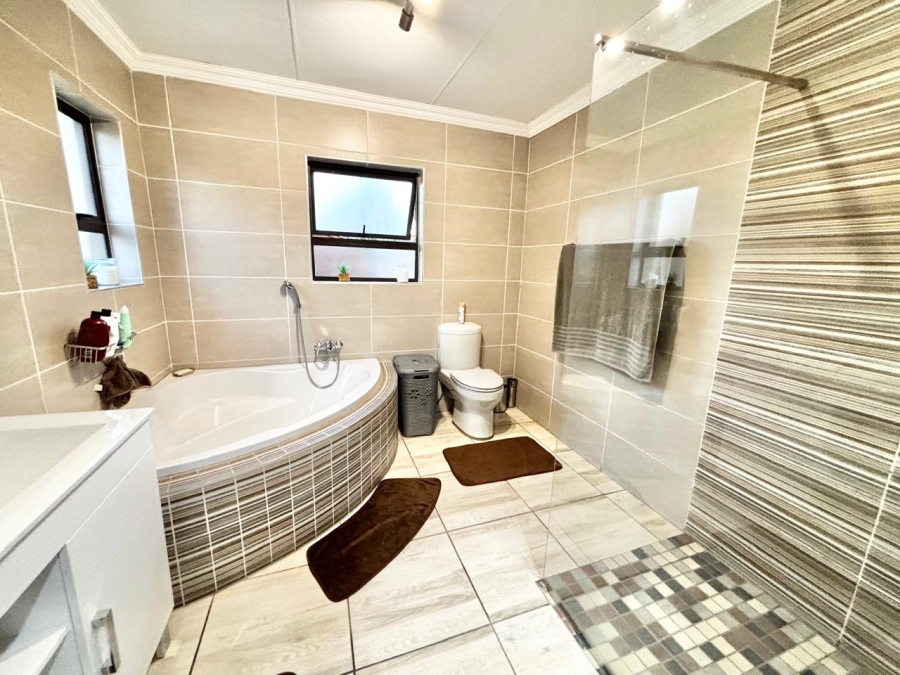 3 Bedroom Property for Sale in Cosmosrand Mpumalanga