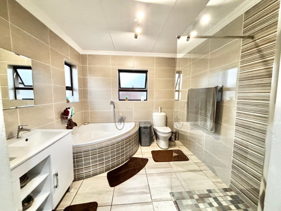 3 Bedroom Property for Sale in Cosmosrand Mpumalanga