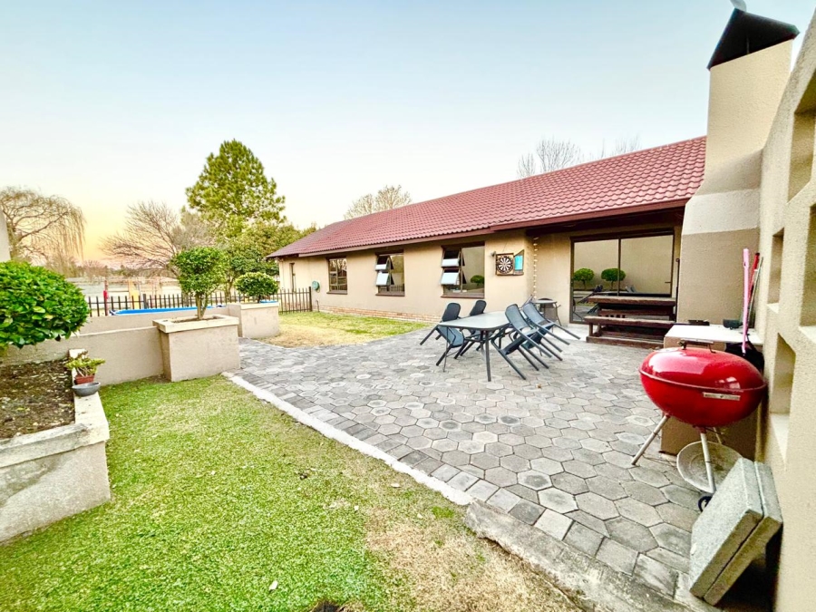 3 Bedroom Property for Sale in Cosmosrand Mpumalanga