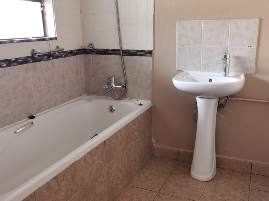 To Let 2 Bedroom Property for Rent in Nelspruit Mpumalanga