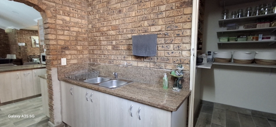 3 Bedroom Property for Sale in Sonheuwel Ext 1 Mpumalanga