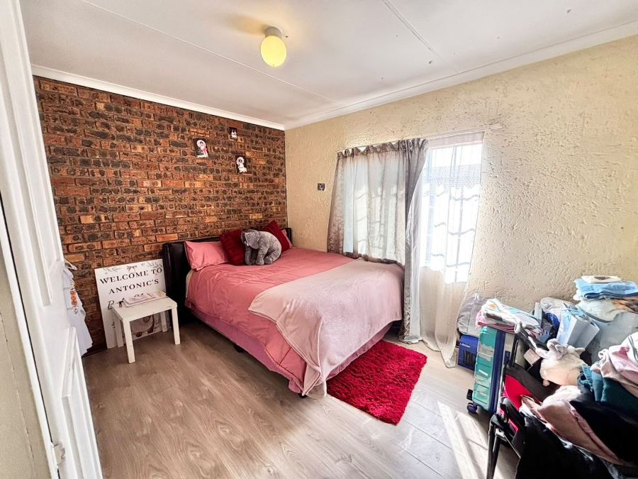 2 Bedroom Property for Sale in Noordrand Mpumalanga