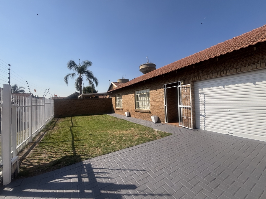 To Let 2 Bedroom Property for Rent in Reyno Ridge Mpumalanga