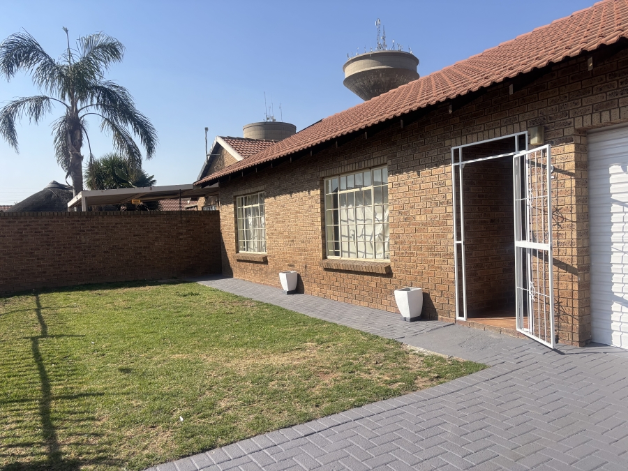 To Let 2 Bedroom Property for Rent in Reyno Ridge Mpumalanga