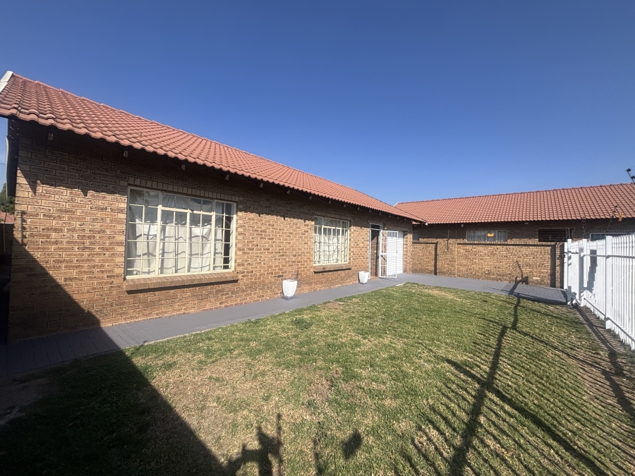To Let 2 Bedroom Property for Rent in Reyno Ridge Mpumalanga