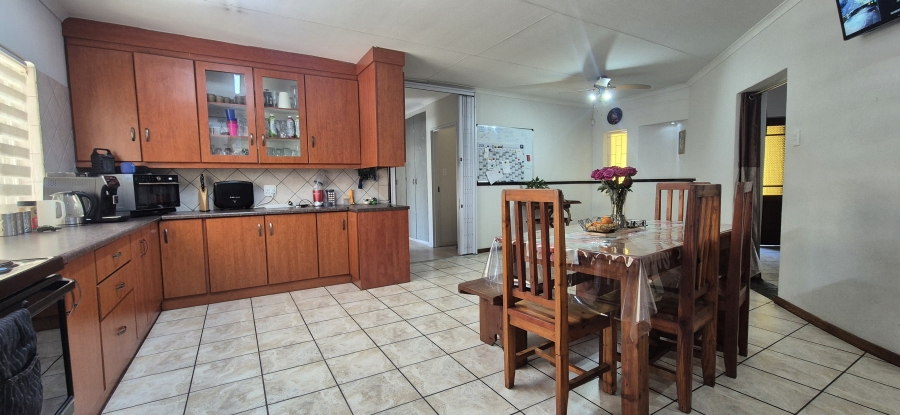 5 Bedroom Property for Sale in Nelspruit Ext 13 Mpumalanga