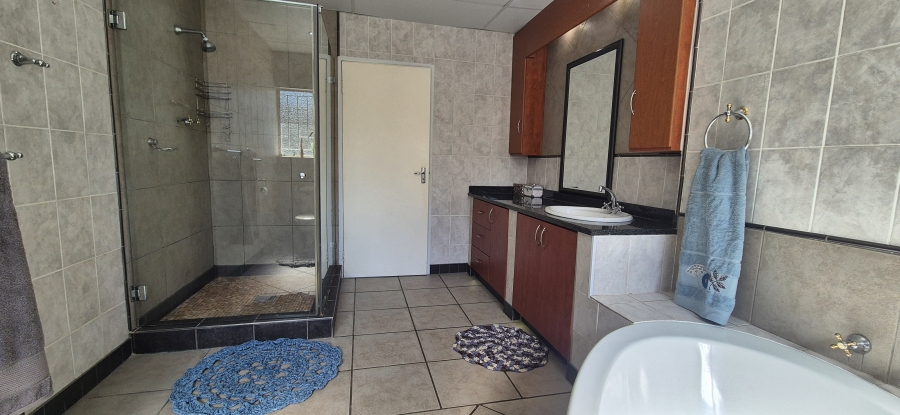 5 Bedroom Property for Sale in Nelspruit Ext 13 Mpumalanga