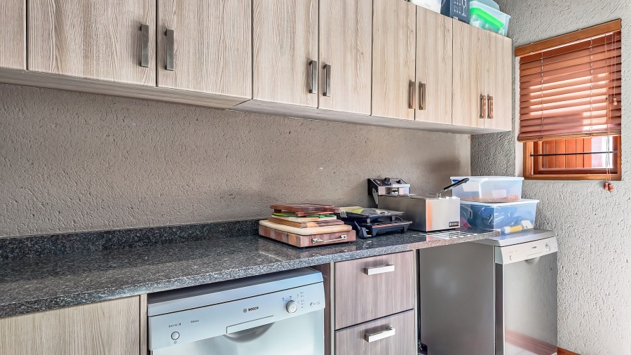 To Let 2 Bedroom Property for Rent in Sonheuwel Mpumalanga