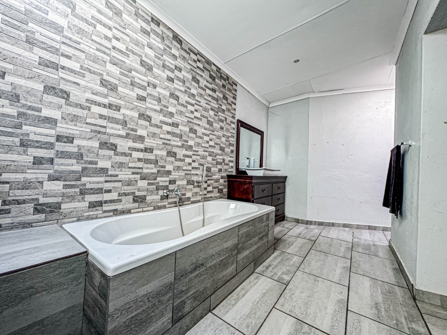 8 Bedroom Property for Sale in Nelspruit Ext 2 Mpumalanga