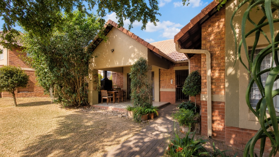 3 Bedroom Property for Sale in Sonheuwel Ext 1 Mpumalanga