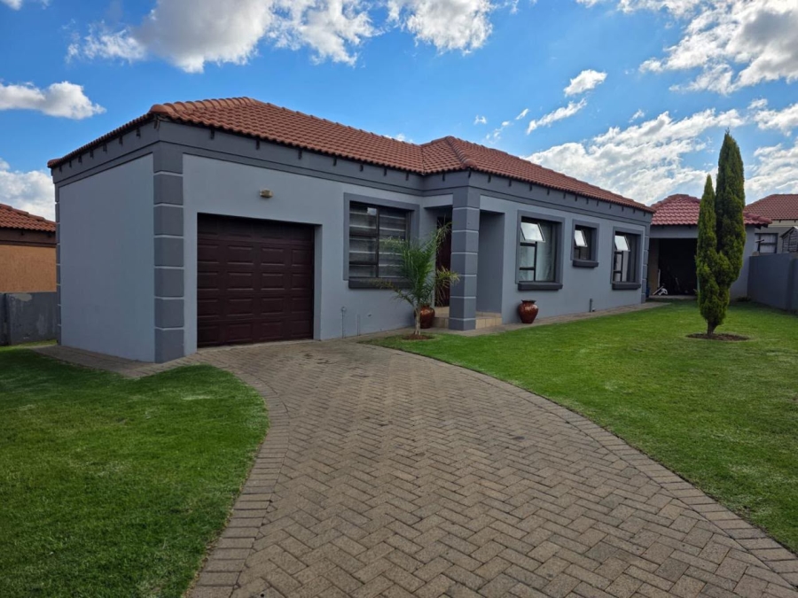 To Let 3 Bedroom Property for Rent in Jackaroo Park Mpumalanga