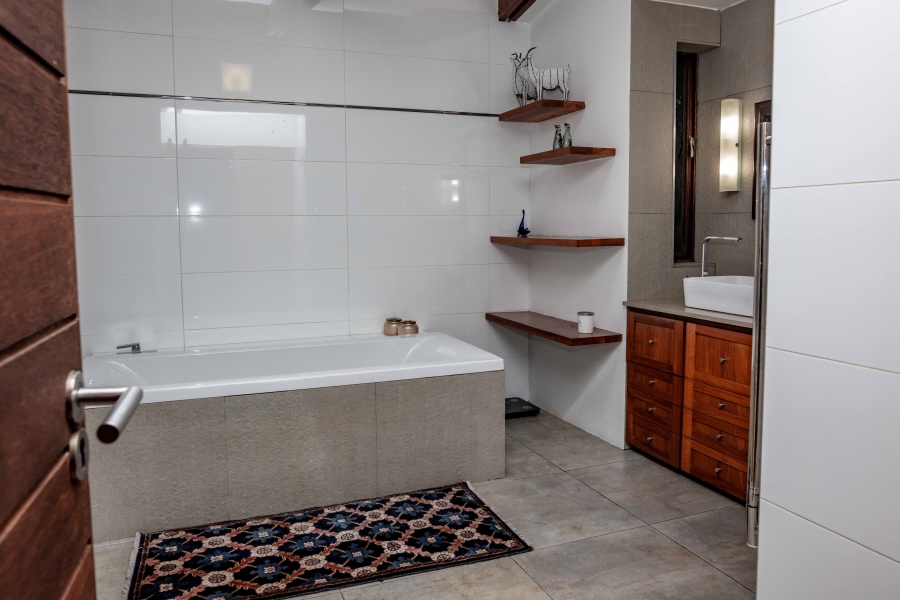 8 Bedroom Property for Sale in White River Mpumalanga