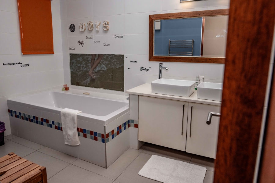 8 Bedroom Property for Sale in White River Mpumalanga