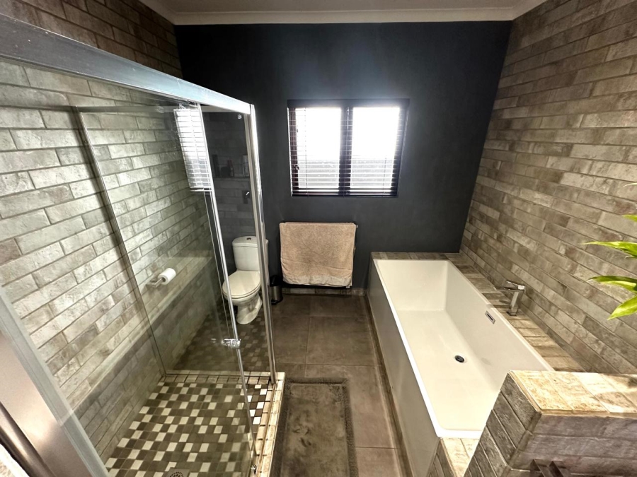 3 Bedroom Property for Sale in Matumi Golf Estate Mpumalanga