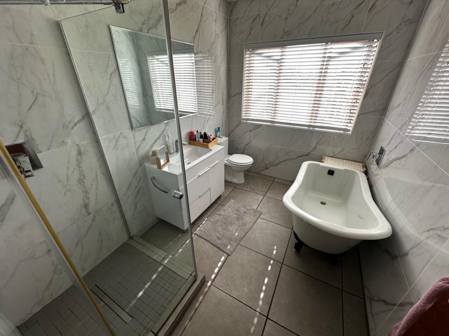 3 Bedroom Property for Sale in Matumi Golf Estate Mpumalanga