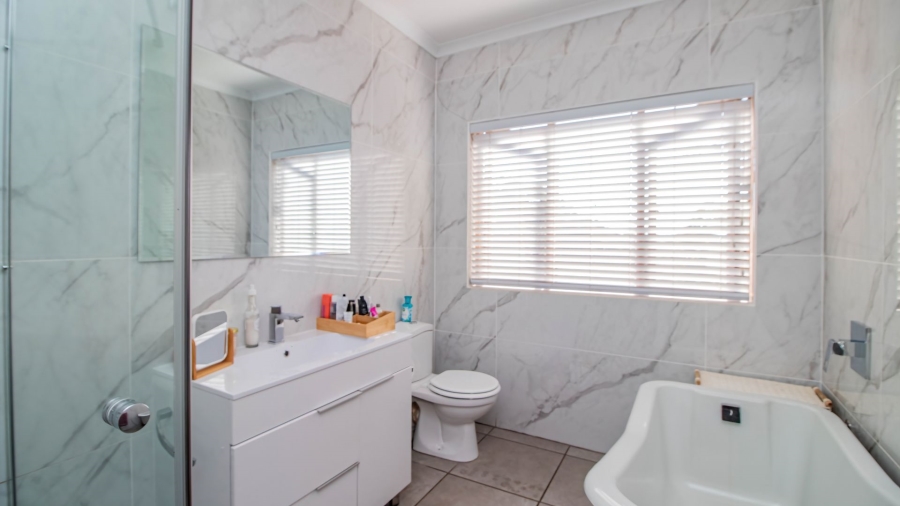 3 Bedroom Property for Sale in Matumi Golf Estate Mpumalanga