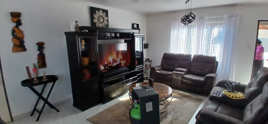 3 Bedroom Property for Sale in Jackaroo Park Mpumalanga