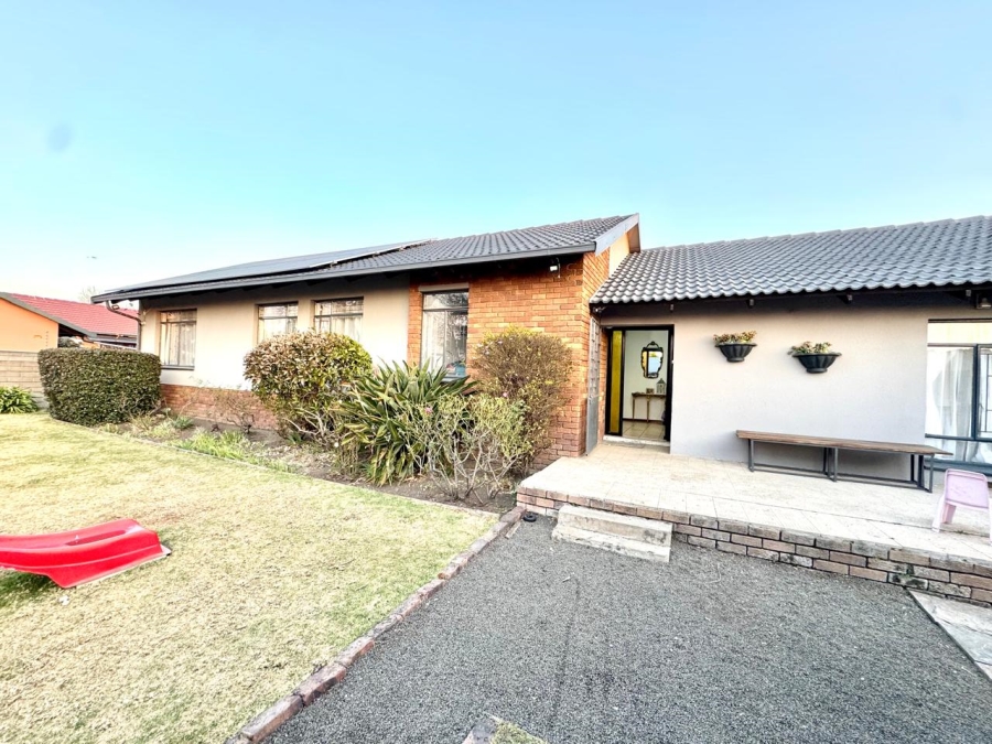 5 Bedroom Property for Sale in Secunda Mpumalanga