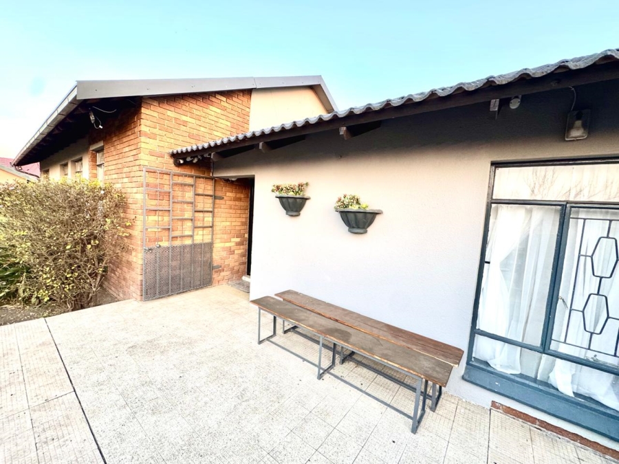 5 Bedroom Property for Sale in Secunda Mpumalanga