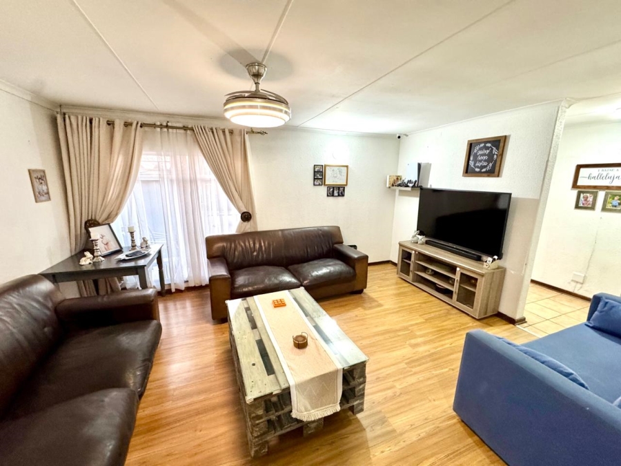 5 Bedroom Property for Sale in Secunda Mpumalanga