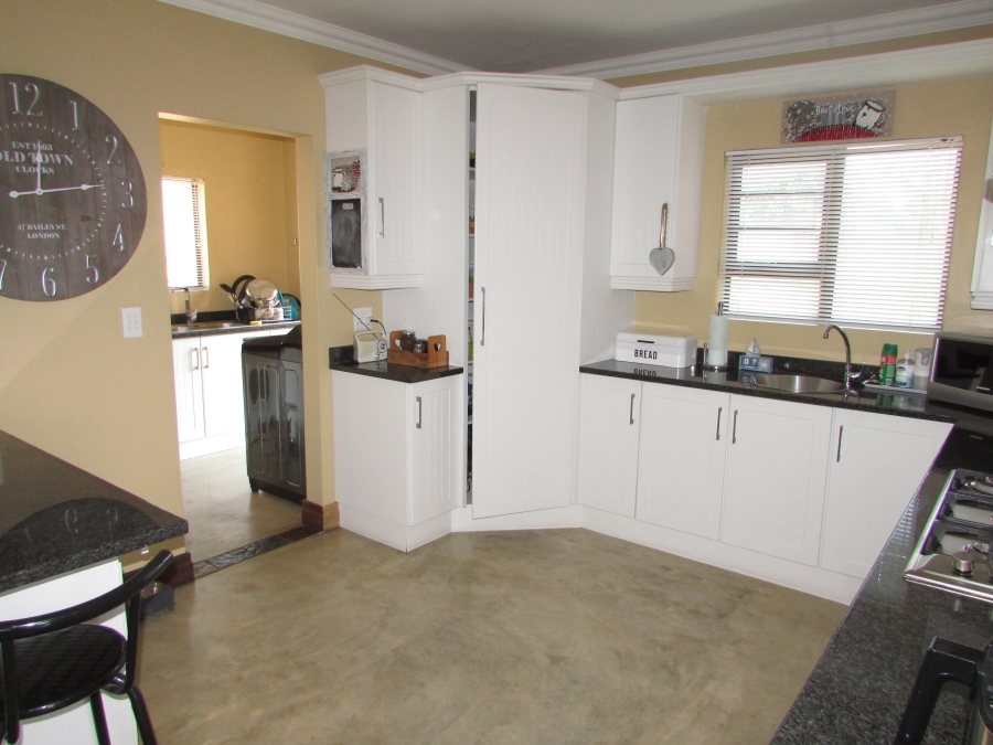 4 Bedroom Property for Sale in Sonheuwel Ext 1 Mpumalanga