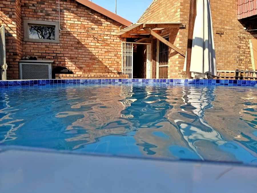 5 Bedroom Property for Sale in Marloth Park Mpumalanga