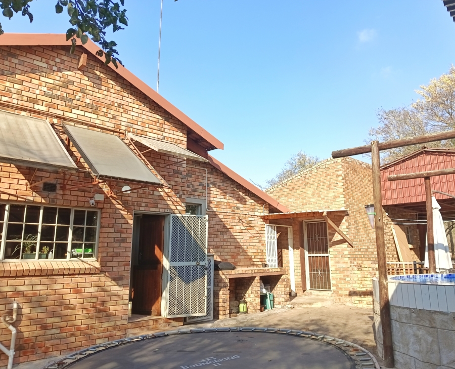 5 Bedroom Property for Sale in Marloth Park Mpumalanga