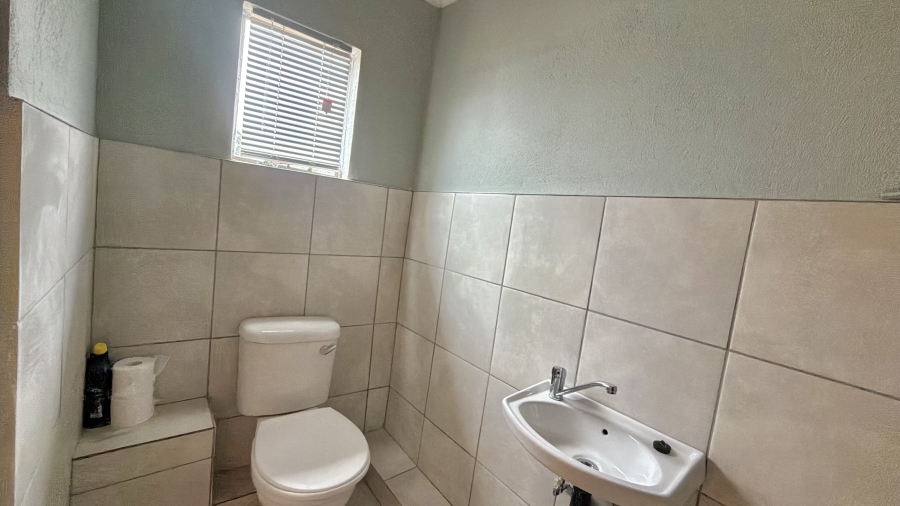 1 Bedroom Property for Sale in Kanyamazane Mpumalanga