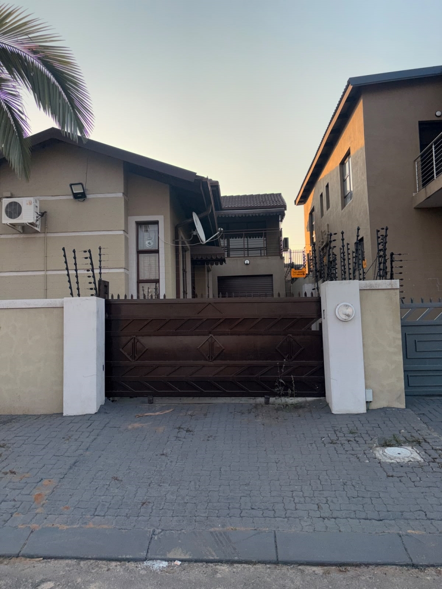 To Let 5 Bedroom Property for Rent in Kamagugu Mpumalanga