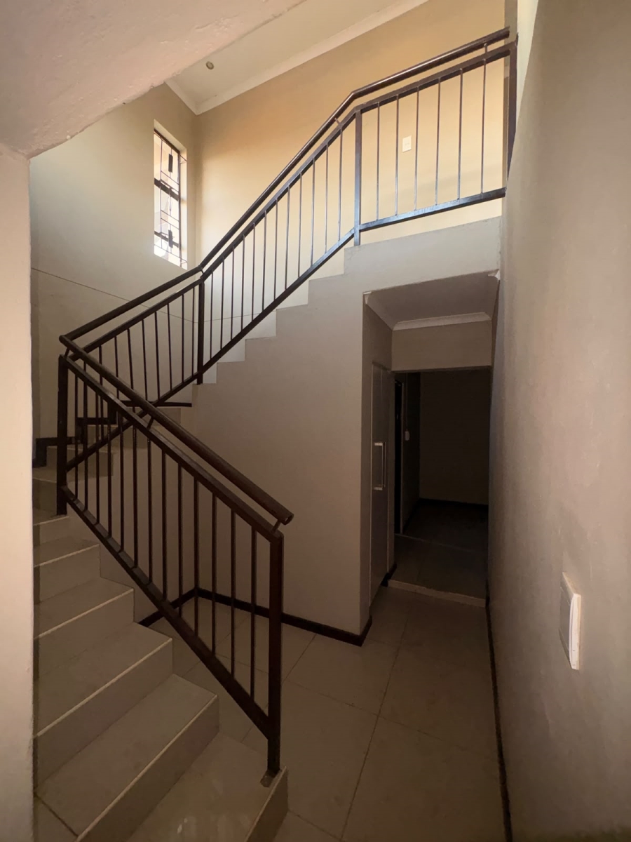 To Let 5 Bedroom Property for Rent in Kamagugu Mpumalanga